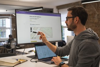 Fede showing a map on his screen