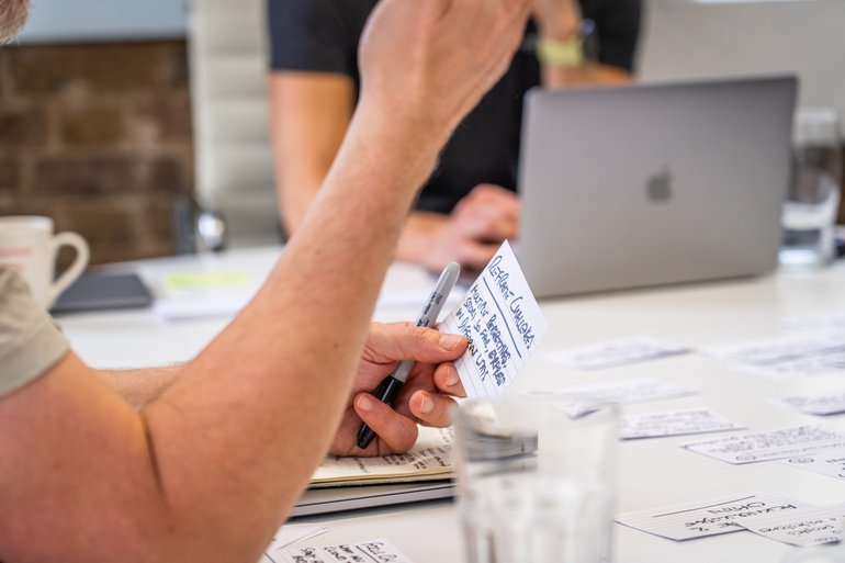 close_up_writing_notes_001